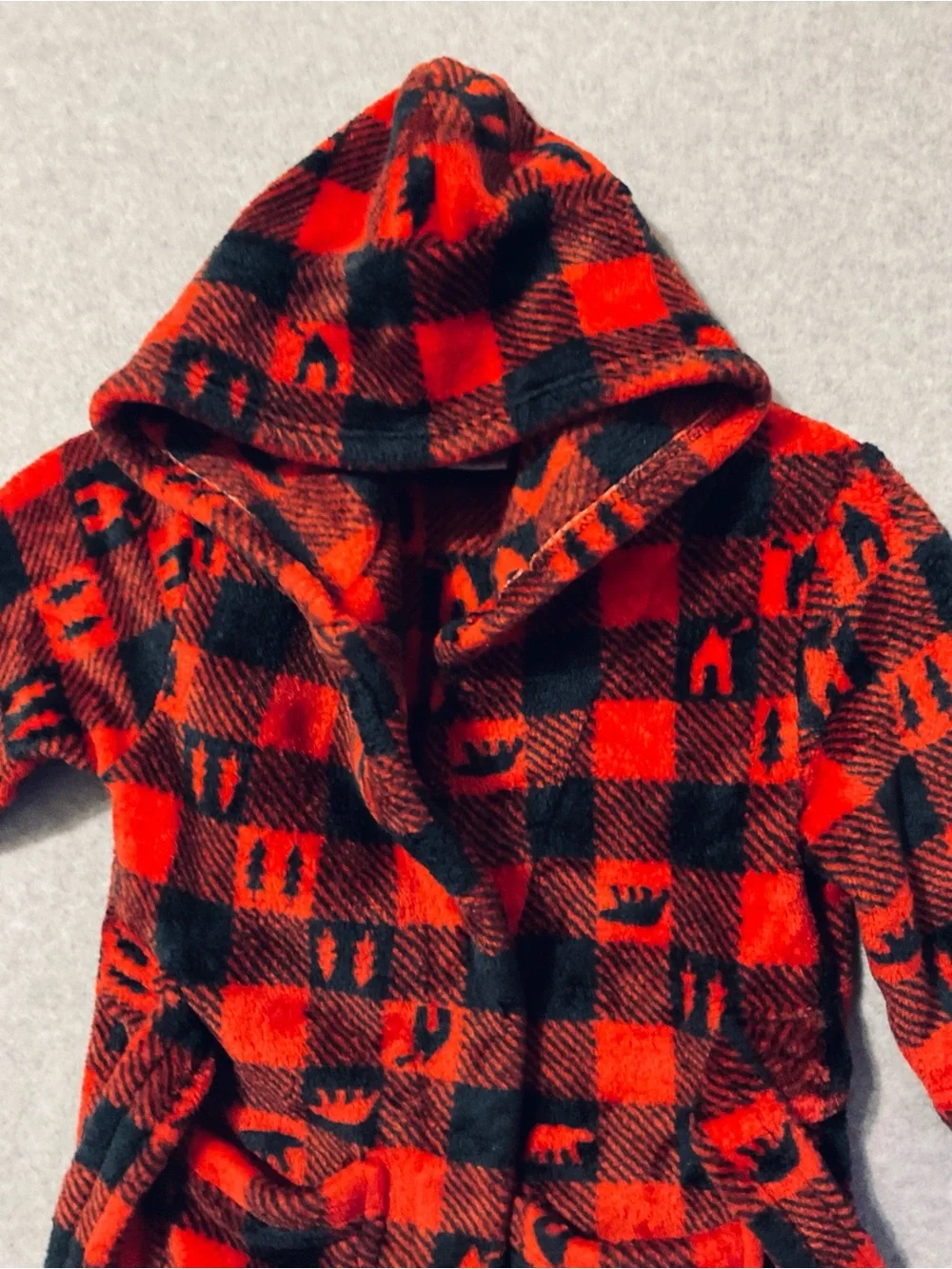 Cat & Jack Kid's  Red and Black Plaid Hooded Buffalo ,hooded robe Sz 2T-3T